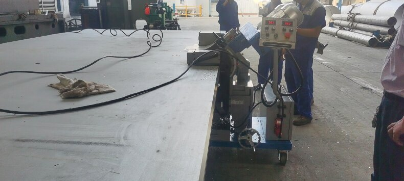 automatic traveling milling machine